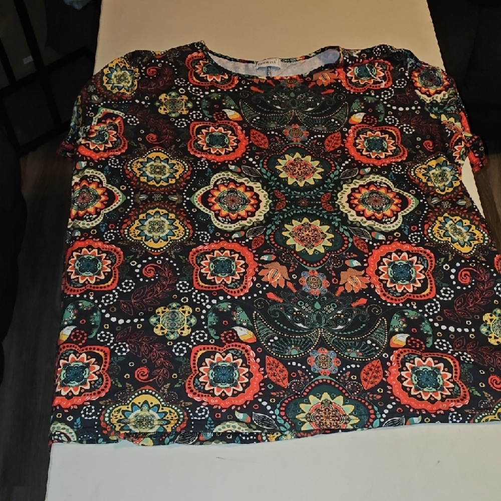 Fantaslook Womens Plus Sz Top. Colorful Sz 4XL.